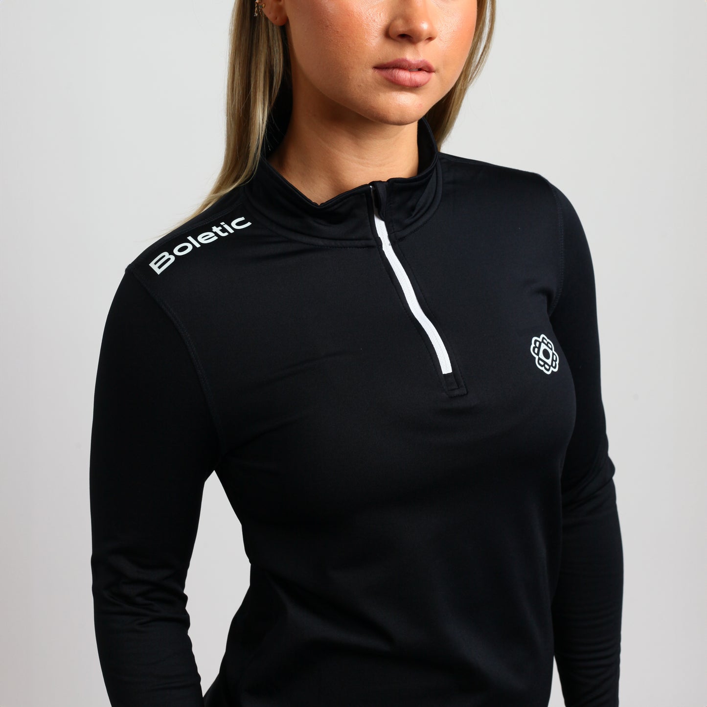 Woman Zukon Aerolite Quarter Zip- Black